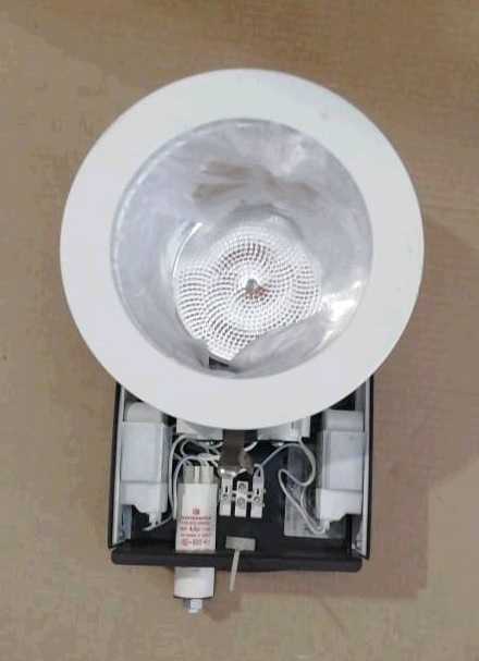 Светильник  FBH146 2xPL-C/2P18W IC 230V WH