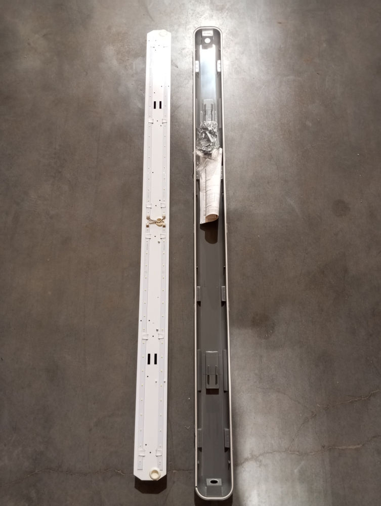 Светодиодный светильник VARTON СТРОНГ промышленный класс защиты IP65 1242х90х68 мм 36 ВТ 6500 K (упаковка повреждена,корпус серый)