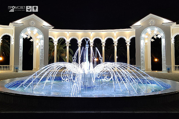 Фонтан перед Колоннадой в г. Гагра